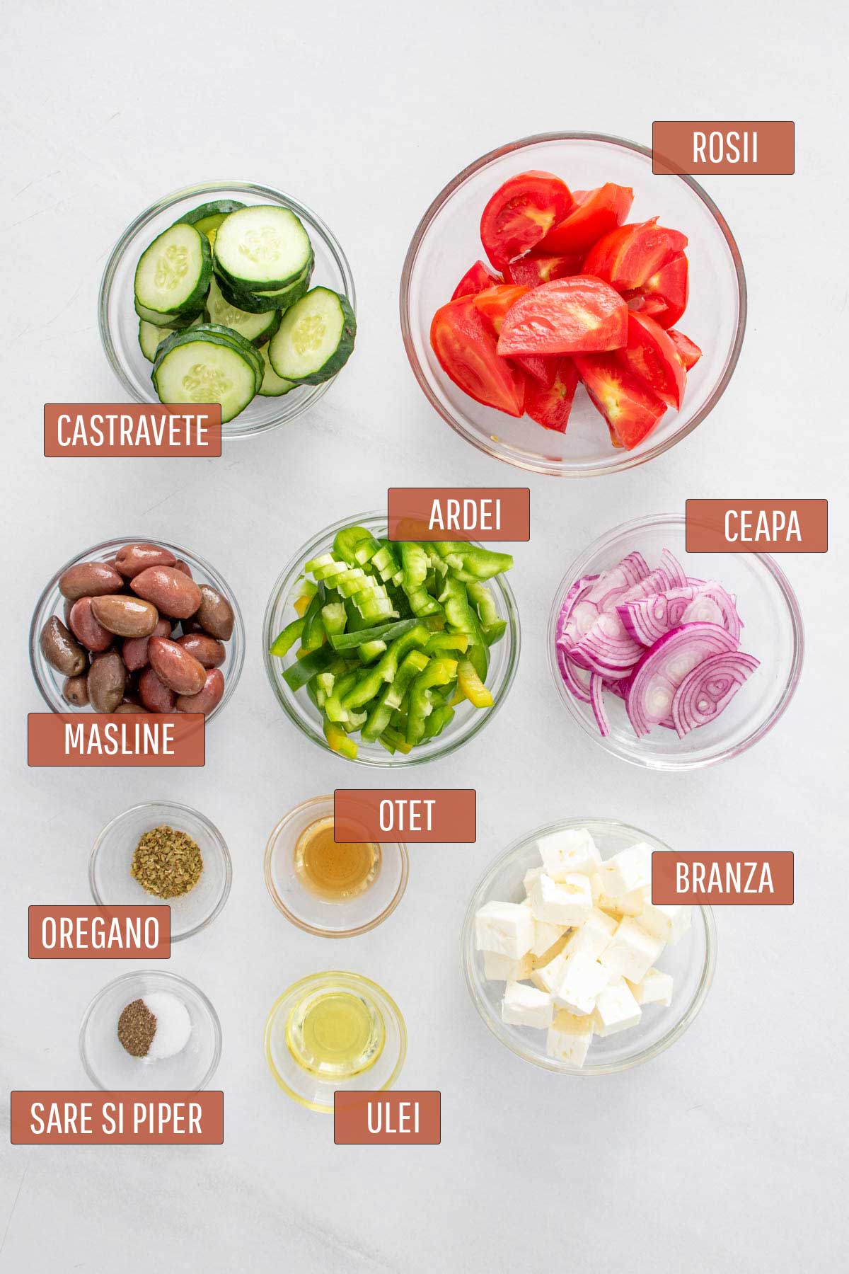 Ingrediente necesare preparare salata greceasca.