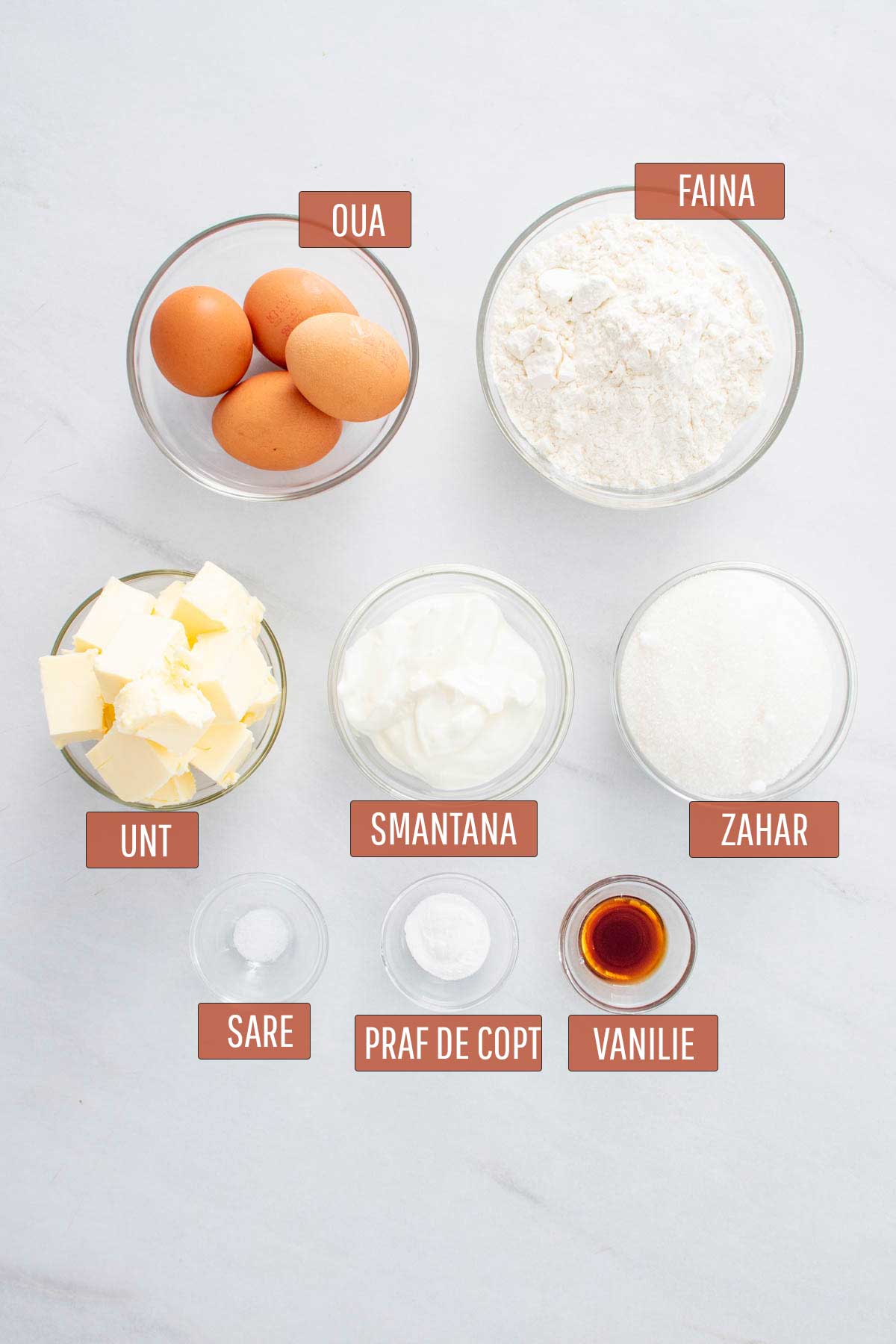 Poza cu ingredientele necesare pentru prepararea pound cake-ului.