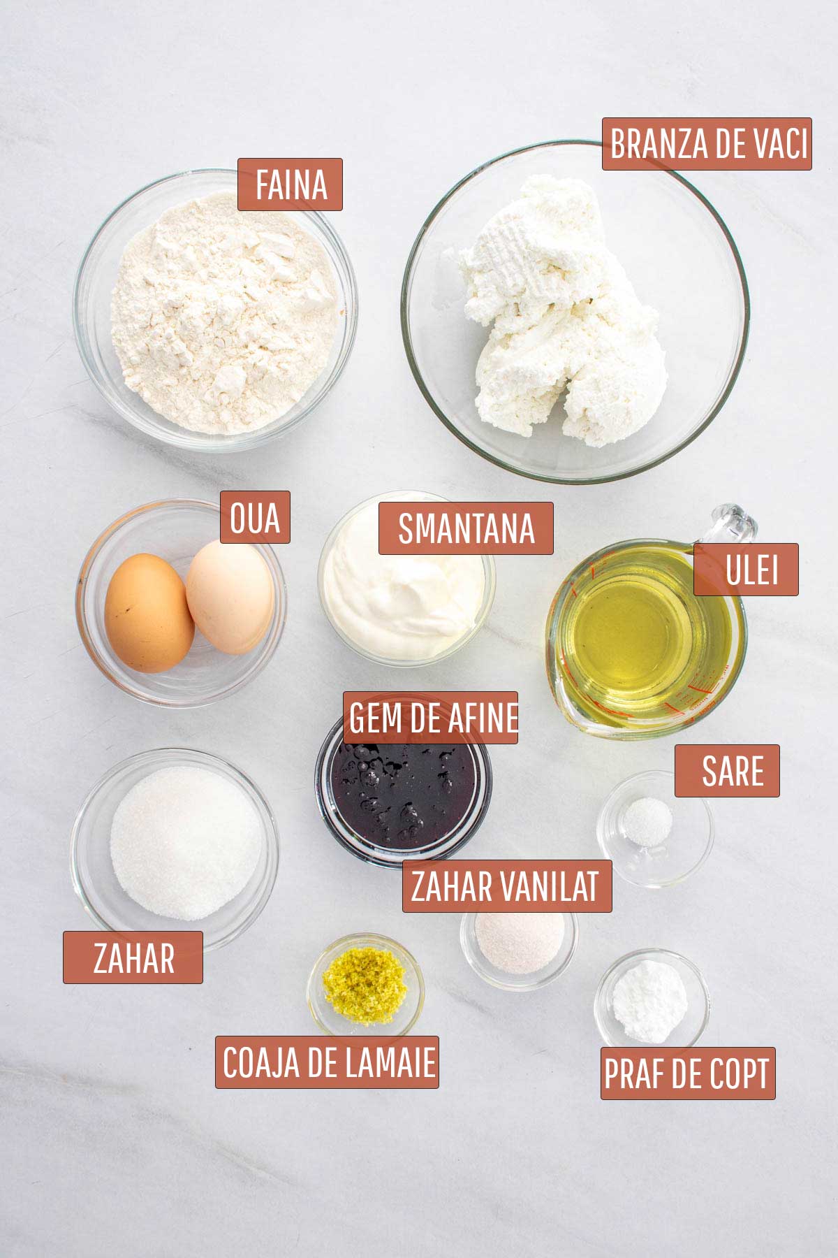 Ingredientele necesare pentru prepararea papanasilor.