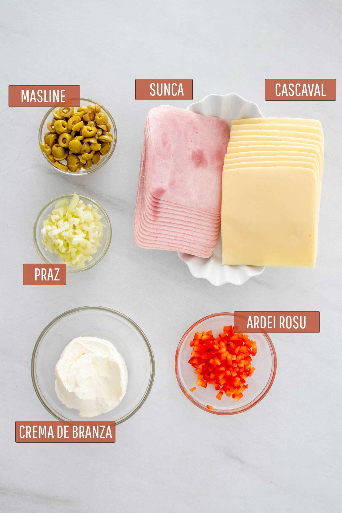 Ingrediente necesare pentru prepararea ruladei de sunca si cascaval.