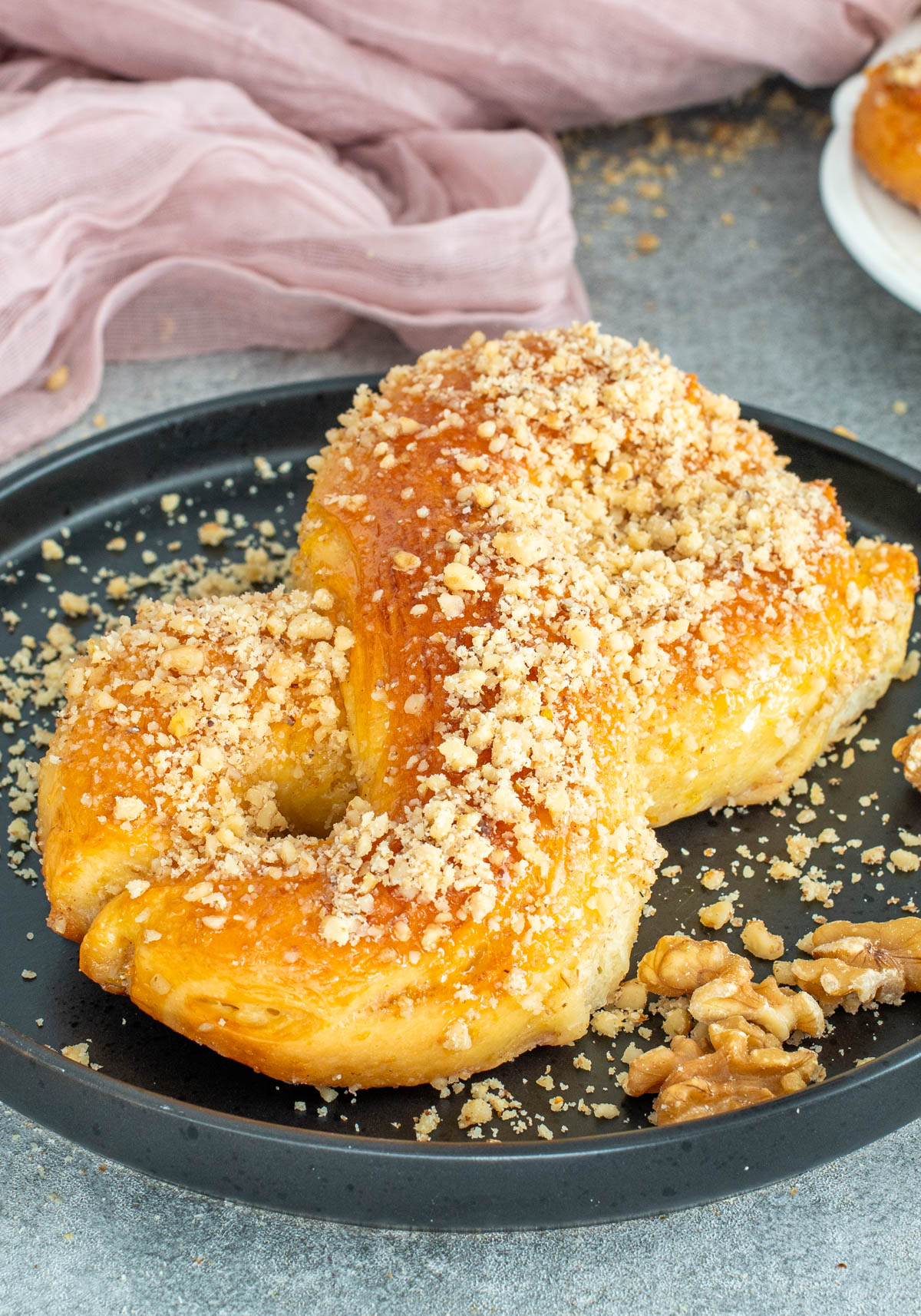 Mucenic Moldovenesc Insiropat cu miere si nuca din belsug.