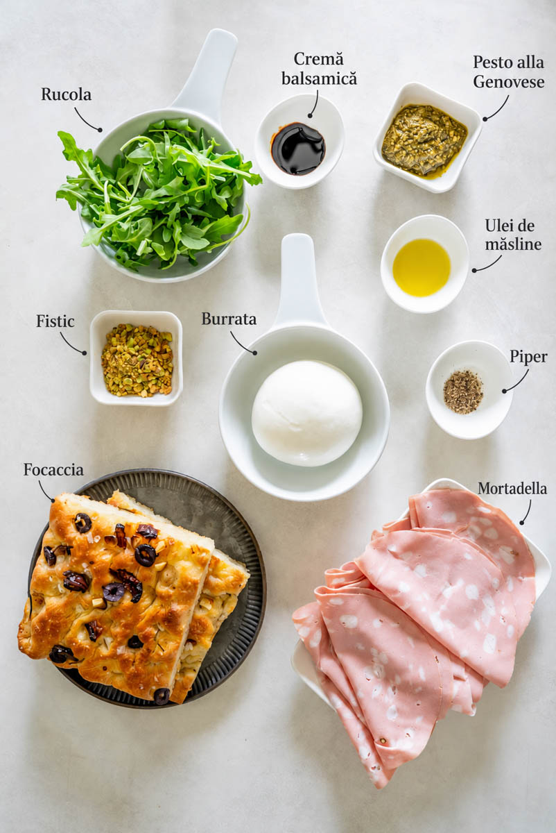 Ingrediente necesare pentru prepararea sandvis-ului cu mortadella.